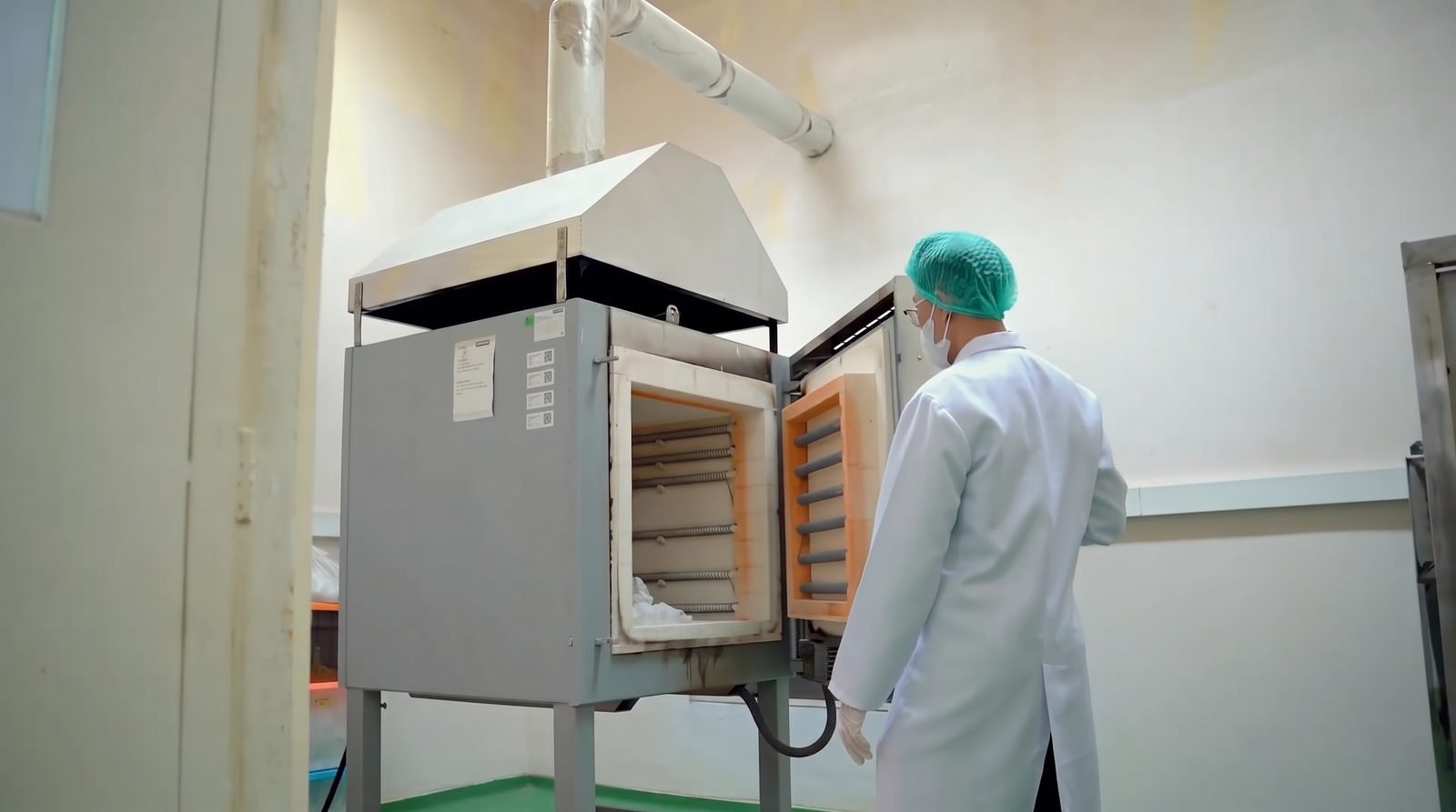 Tahap pemrosesan termal menggunakan furnace di laboratorium INOBI