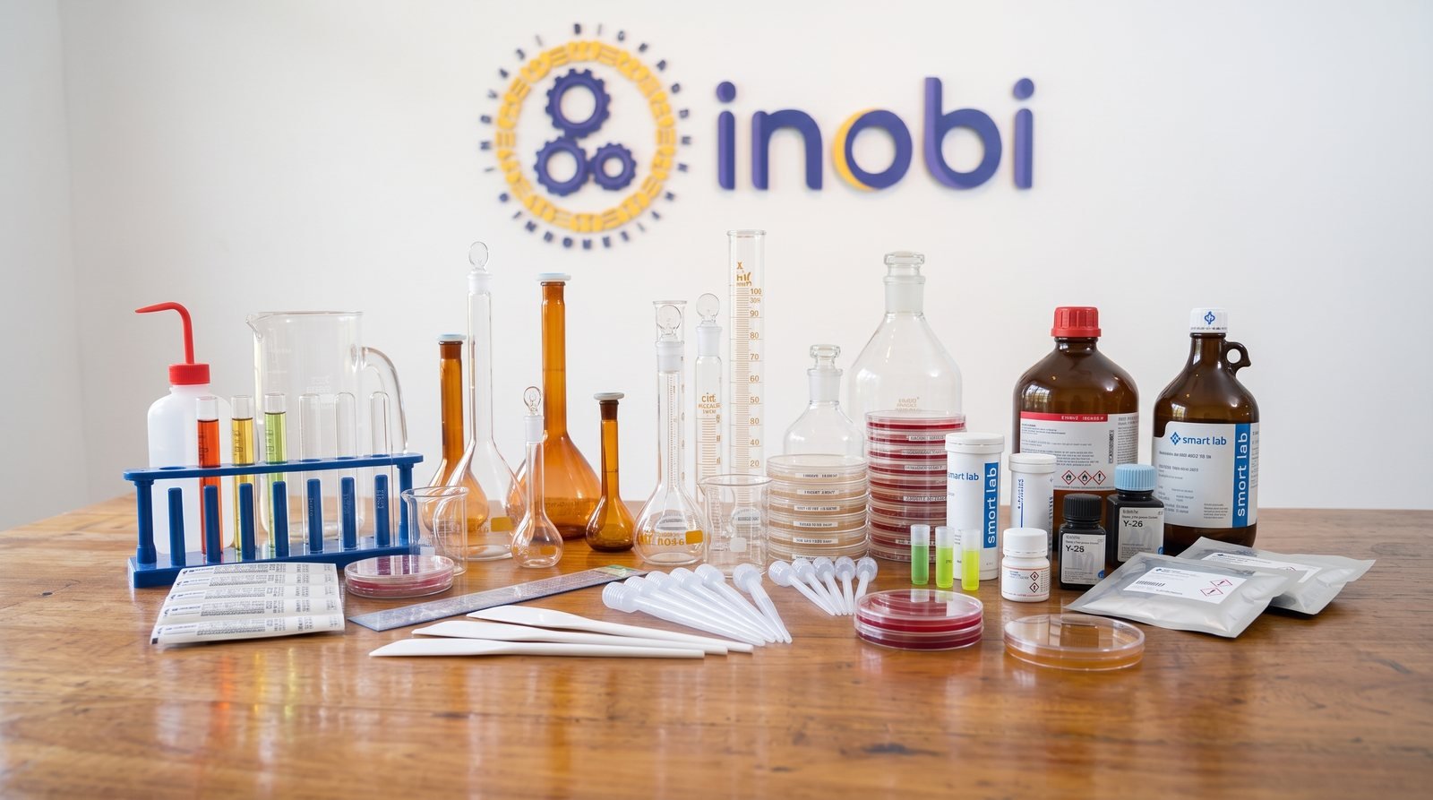 Aneka peralatan dan bahan laboratorium dengan logo INOBI